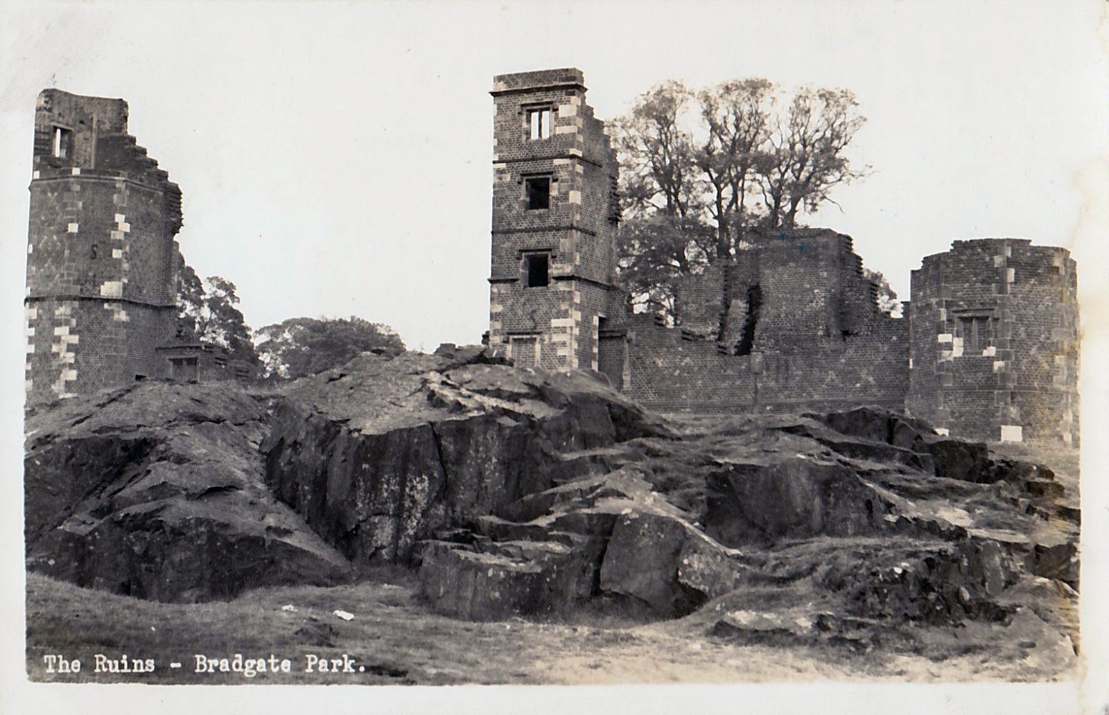 Bradgate Park, Leicester. 1941-1960: Lady Jane Grey ruins. Franked 1956. (File:1454)